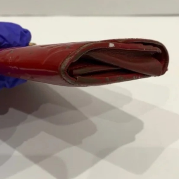 Louis Vuitton Red Vernis Sarah Wallet - Picture 2 of 7